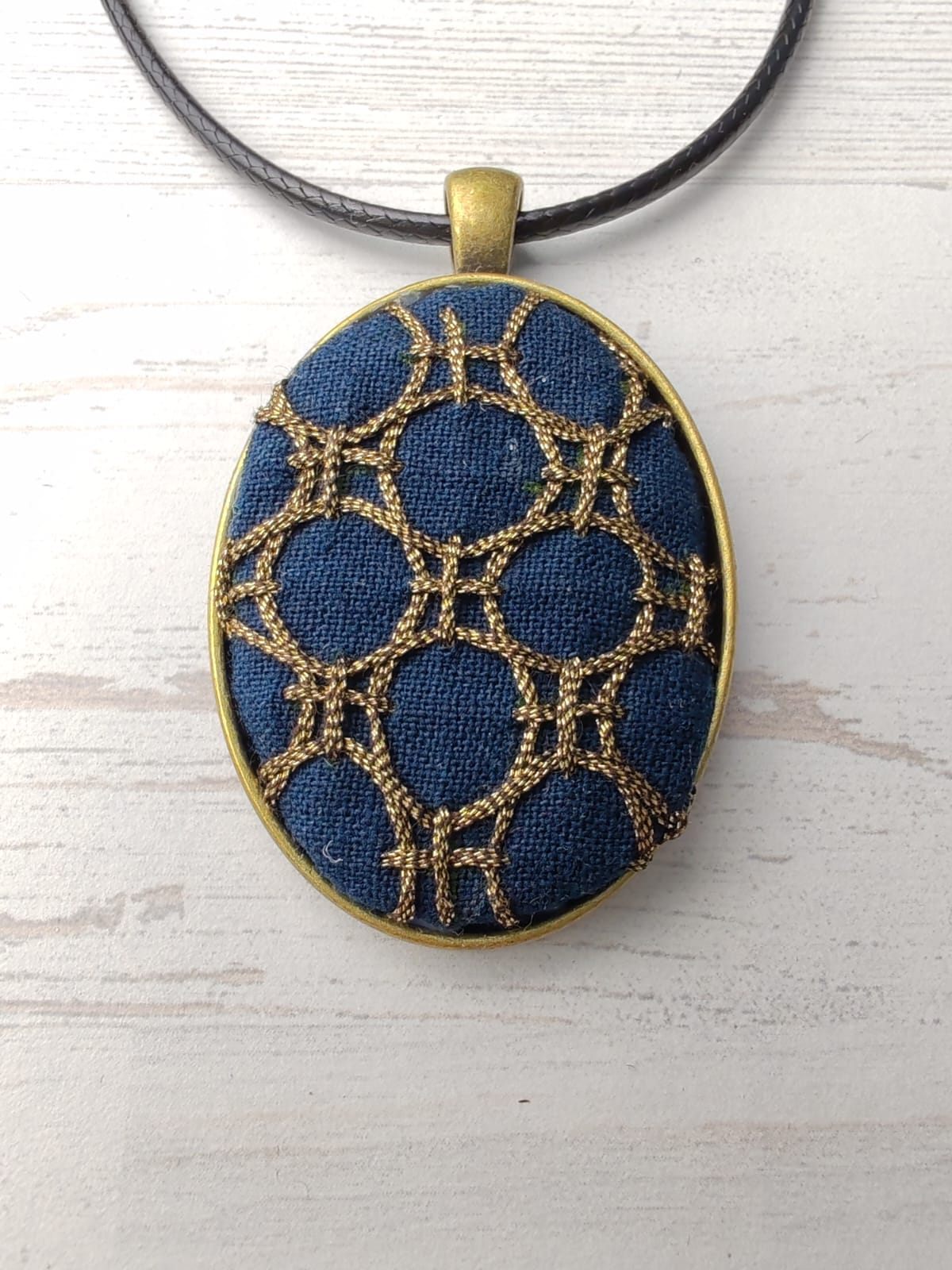 kit para coser collar de sashiko con hilos metalizados