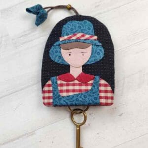 Kit de patchwork - llavero niño amish- material e instrucciones
