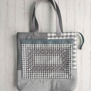 kit de patchwork para confeccionar tote mochila gris con bordado español