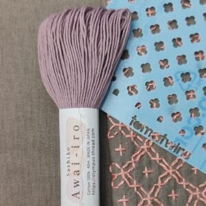 hilo para bordar sashiko de la marca Olympus Awai-iro en color rosa empolvado