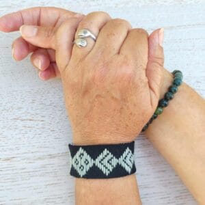 kit para bordar una pulsera con sashiko kogin